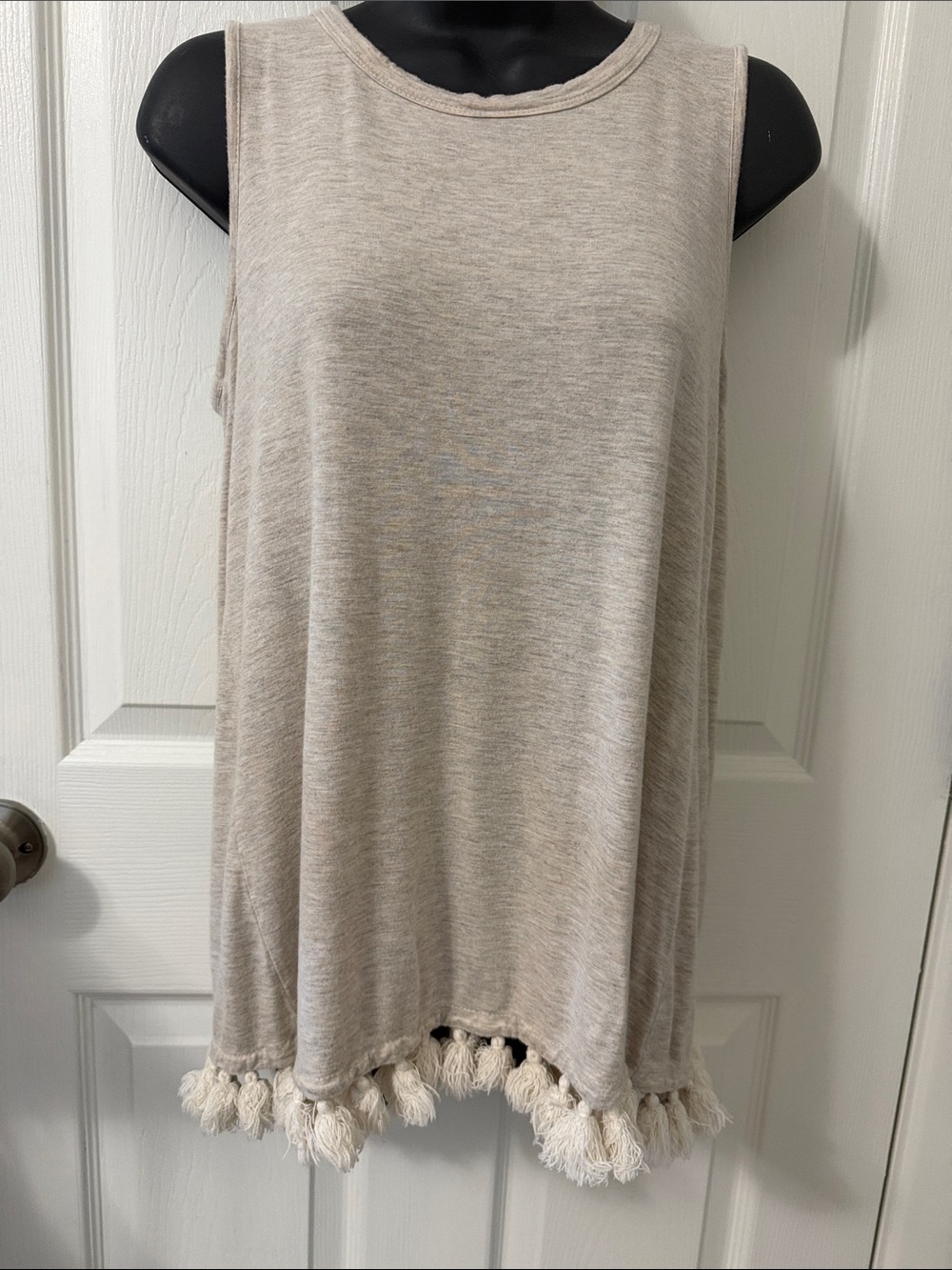 Kim & Cami Neutral Tassel-Hem Sleeveless Tank Top